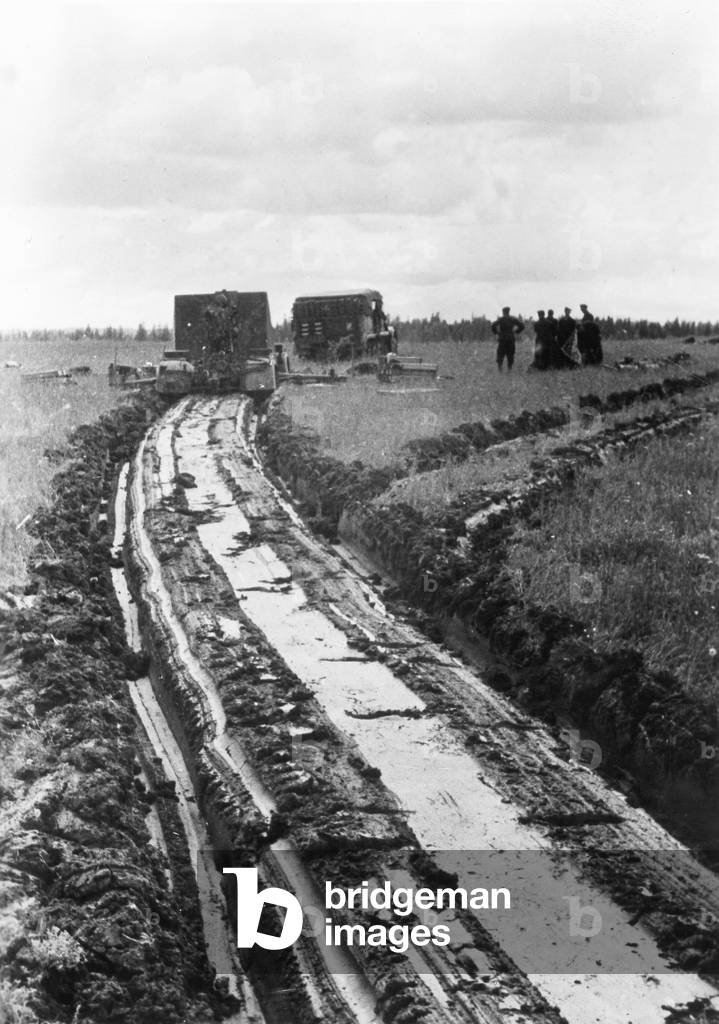 German vehicles in the mud on the Eastern Front, 1942 (b/w photo)