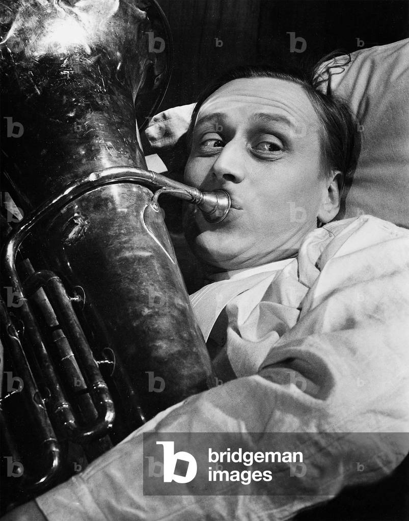 Guenther Lueders in 'Weisse Waesche', 1942 (b/w photo)