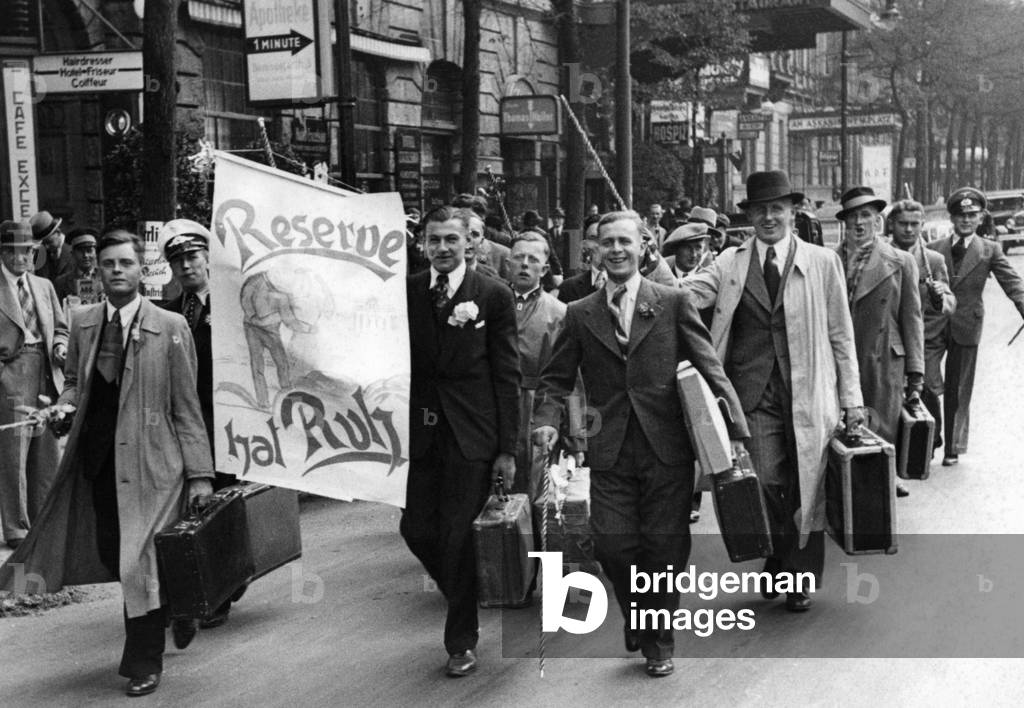 Reservists walk through Berlin, 1937 (b/w photo)