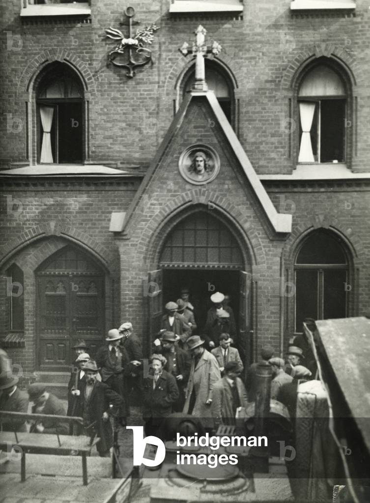 Free food for the unemployed, 1930