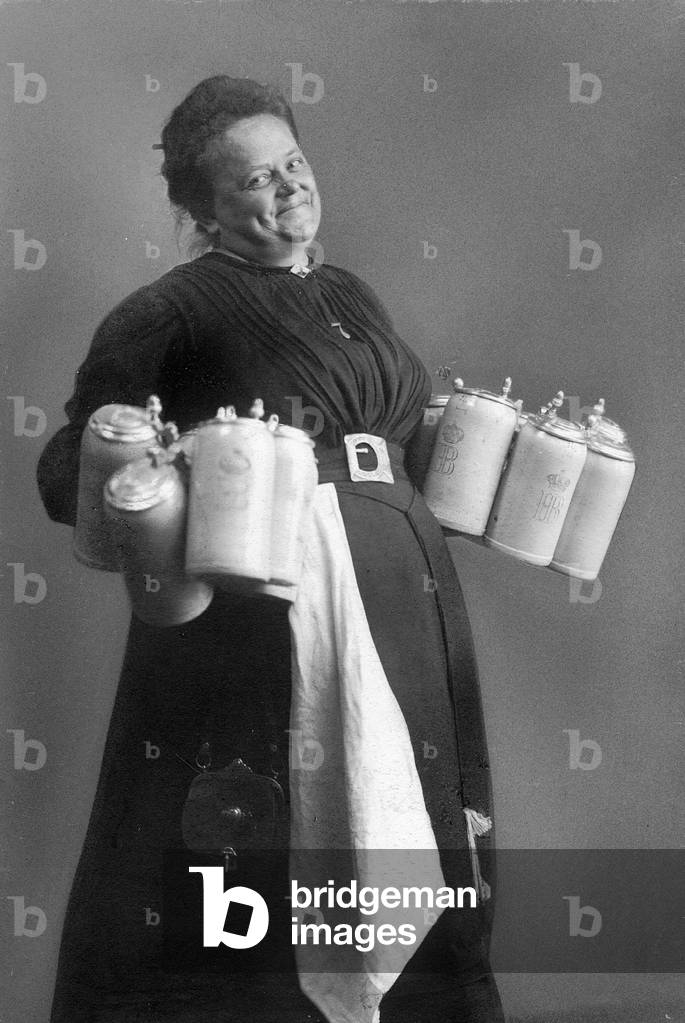 A waitress from Munich, 1909 (b/w photo)