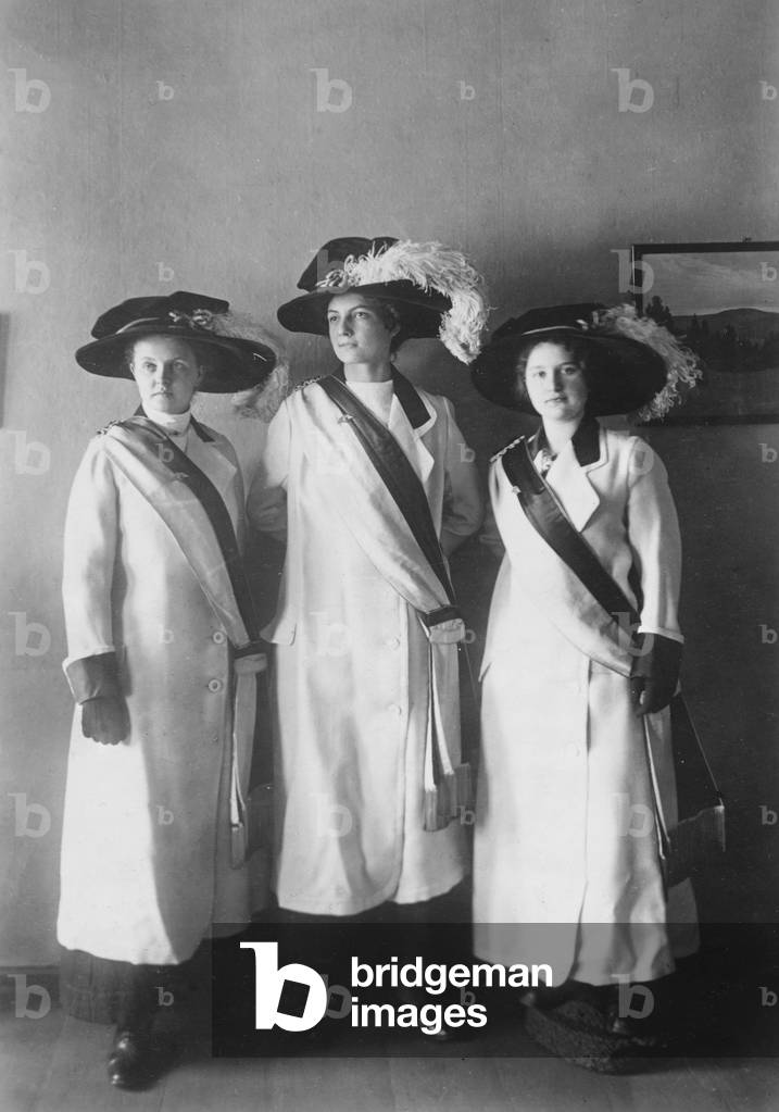 Members of an academic sorority, 1914 (b/w photo)