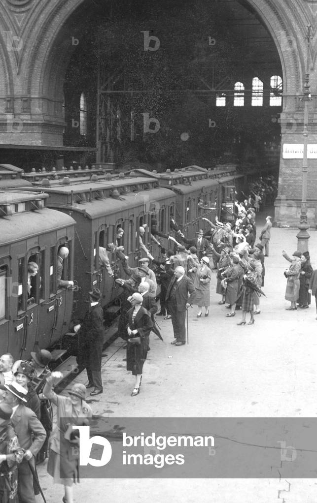 Anhalter Bahnhof in Berlin, early 20th (b/w photo)