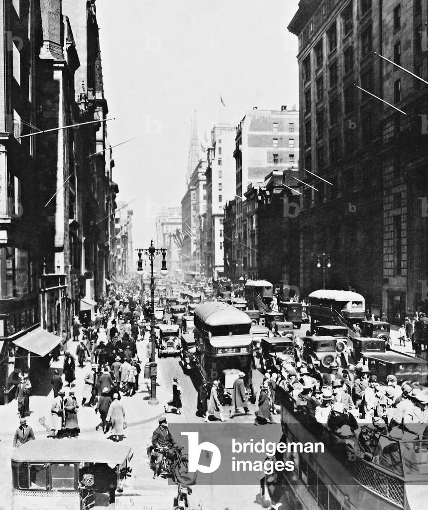 Fifth Avenue in New York, 1926 (b/w photo)