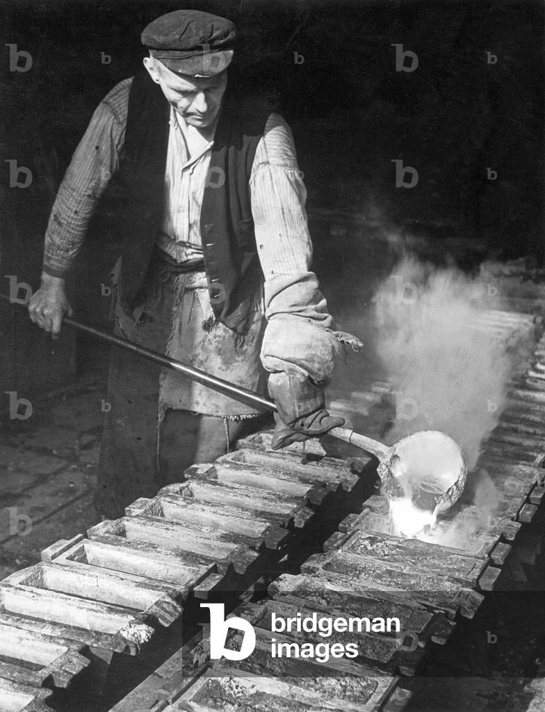 Metal production in Germany, 1940 (b/w photo)