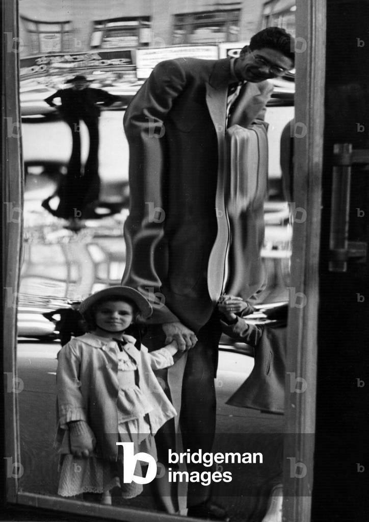 Father and daughter in New York (b/w photo)