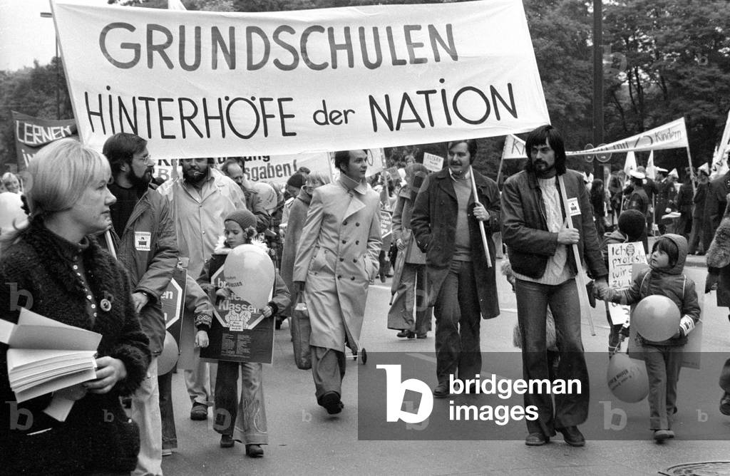 March against education crisis in Munich, 1974 (b/w photo)