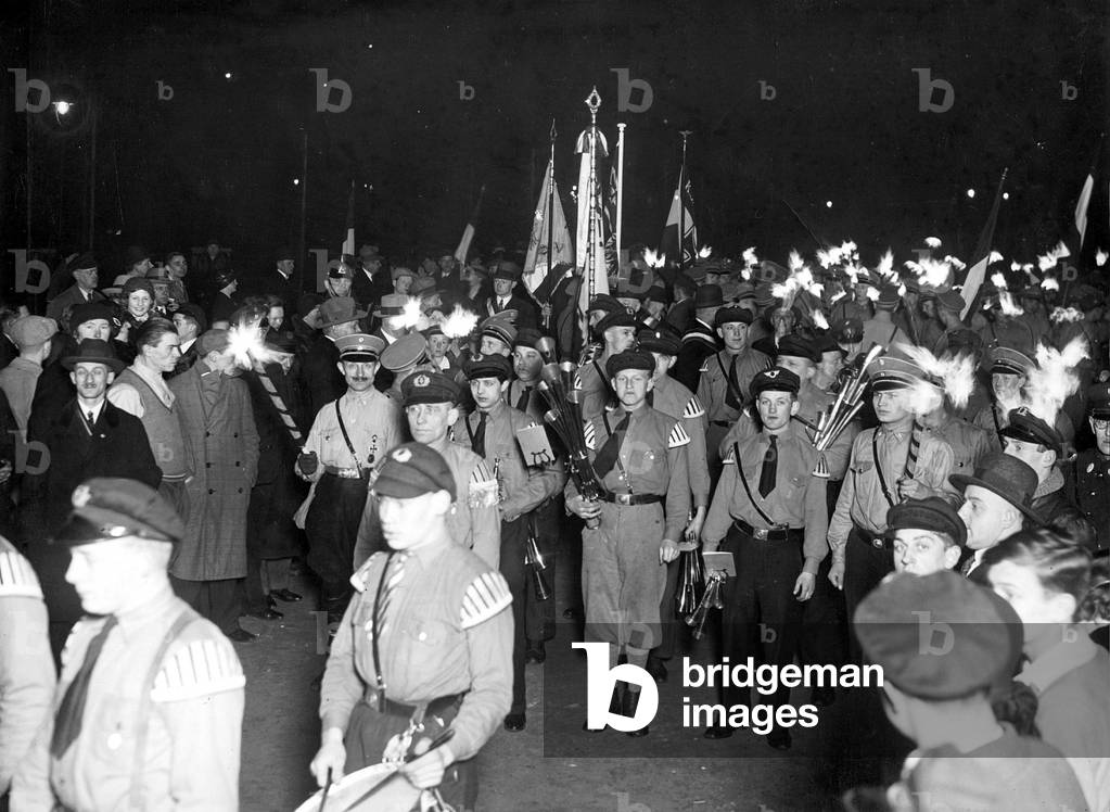 Approach of the state associations of the Berlin DNVP for the Bismarck celebration (b/w photo)