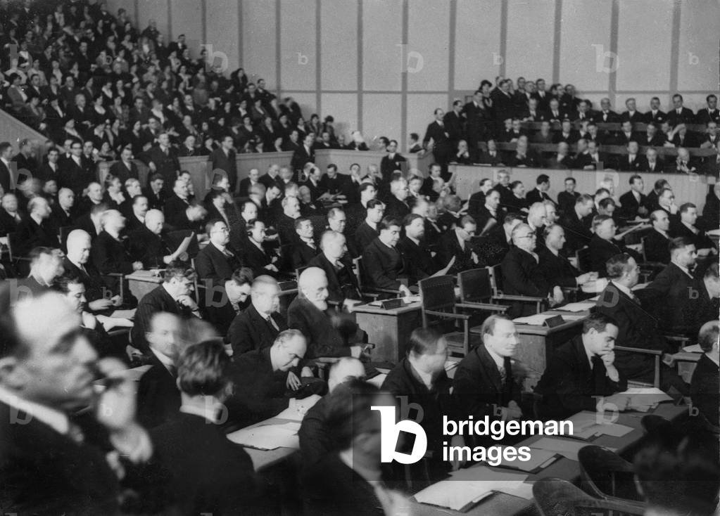 Plenary during the Conference on Disarmament, 1932 (b/w photo)