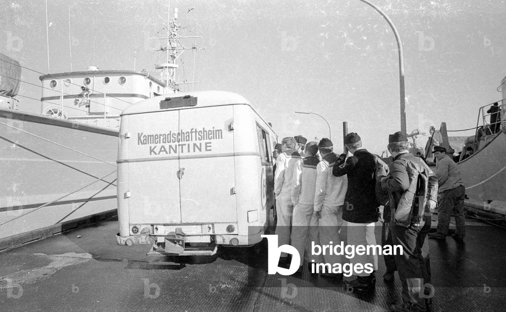 Sailors of the Bundesmarine (German Navy) in the harbor, 1970 (b/w photo)