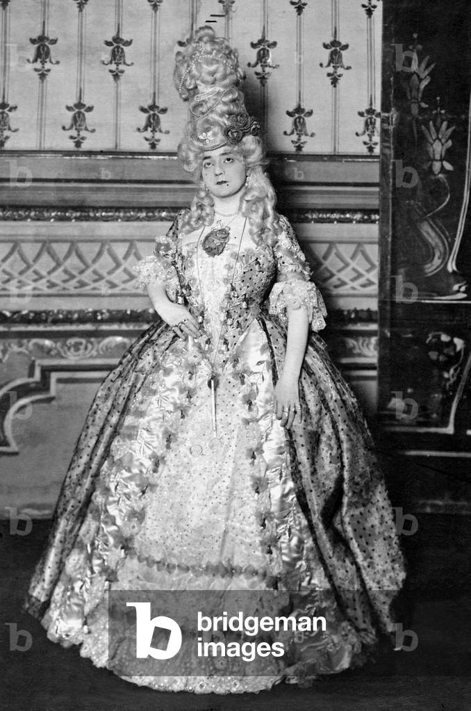 Fritzi Massary in 'On to the Metropolitan', 1905 (b/w photo)