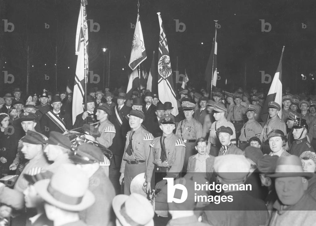 Deployment of the DNVP in front of the Bismarck Memorial in Berlin, 1932