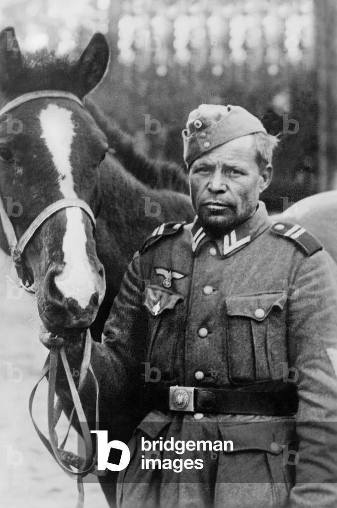 State-owned officer in the service of the Armed Forces, 1943 (b/w photo)