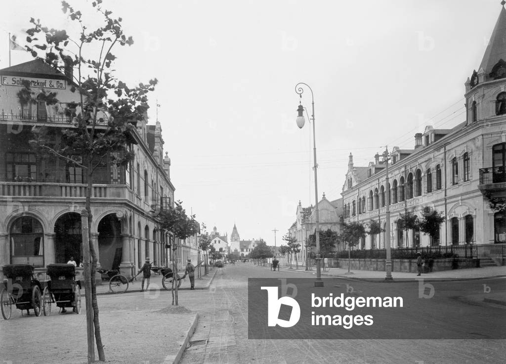 The Schantung Street in Qingdao, 1913 (b/w photo)