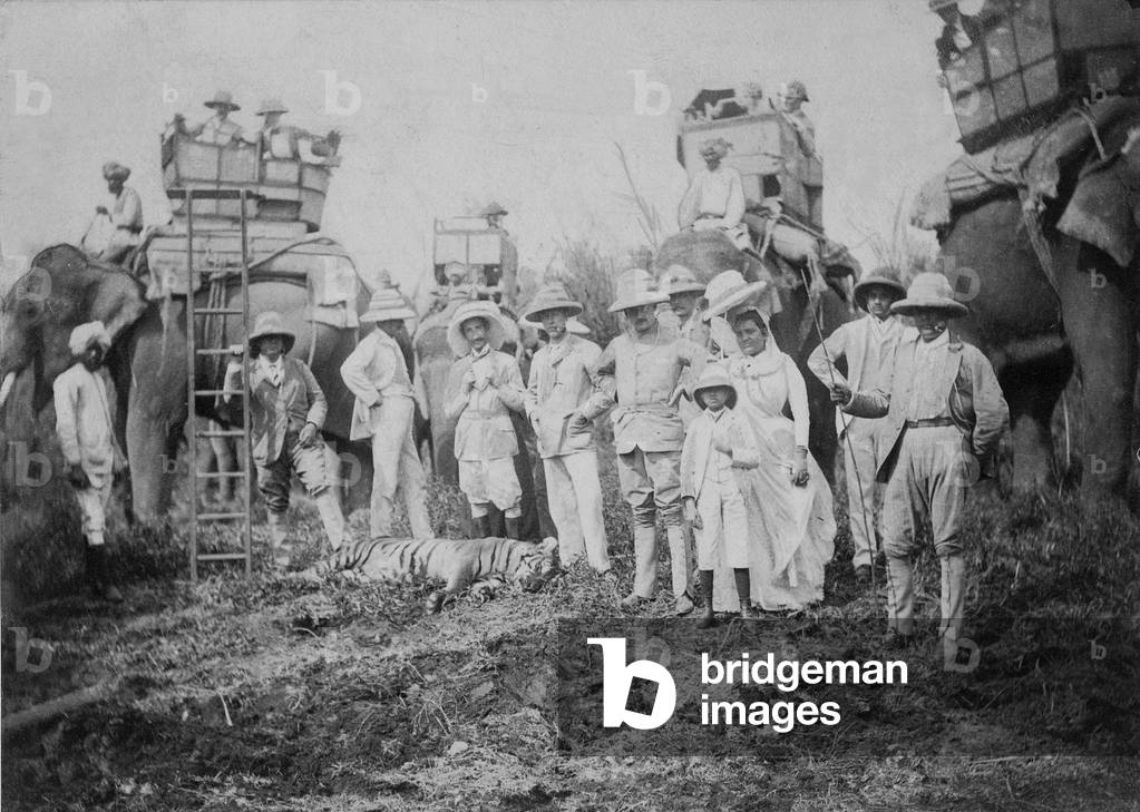 British hunting party in India, 1905 (b/w photo)