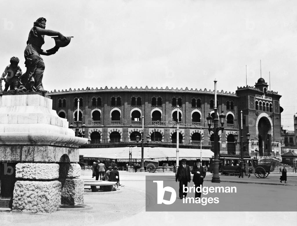 Bullring in Barcelona, 1936 (b/w photo)