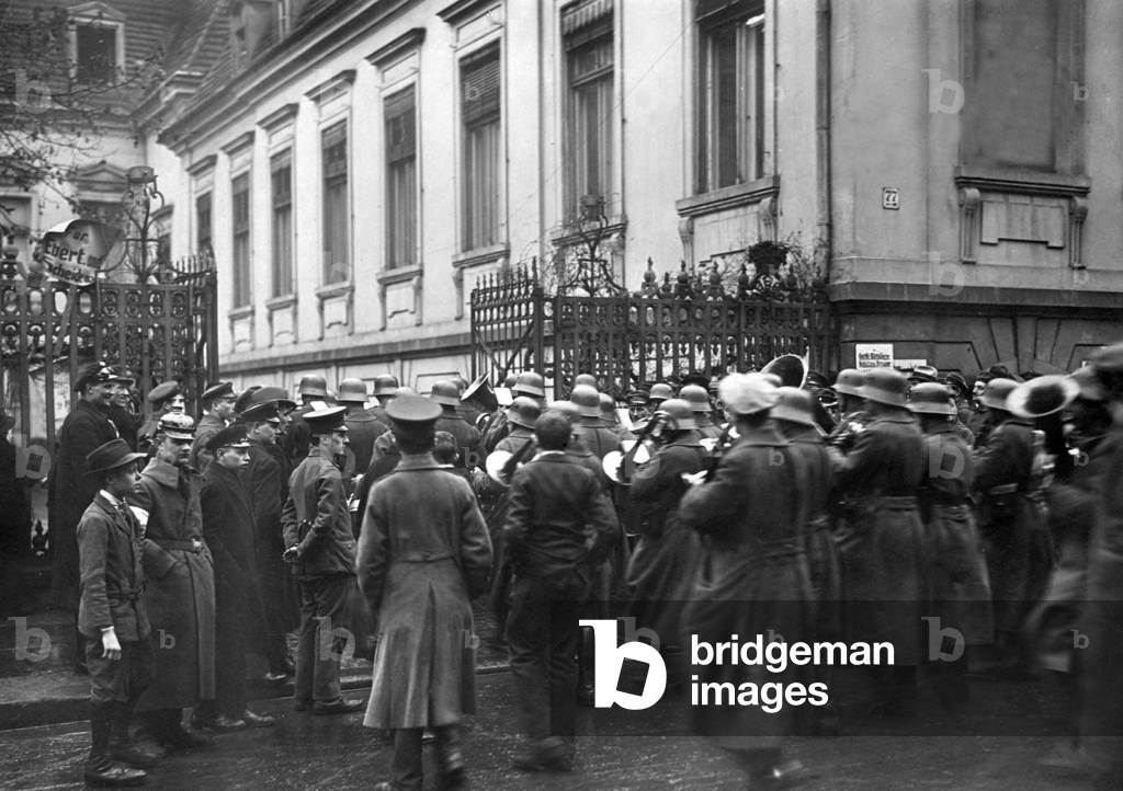 Government troops in the Reich Chancellery, 1919
