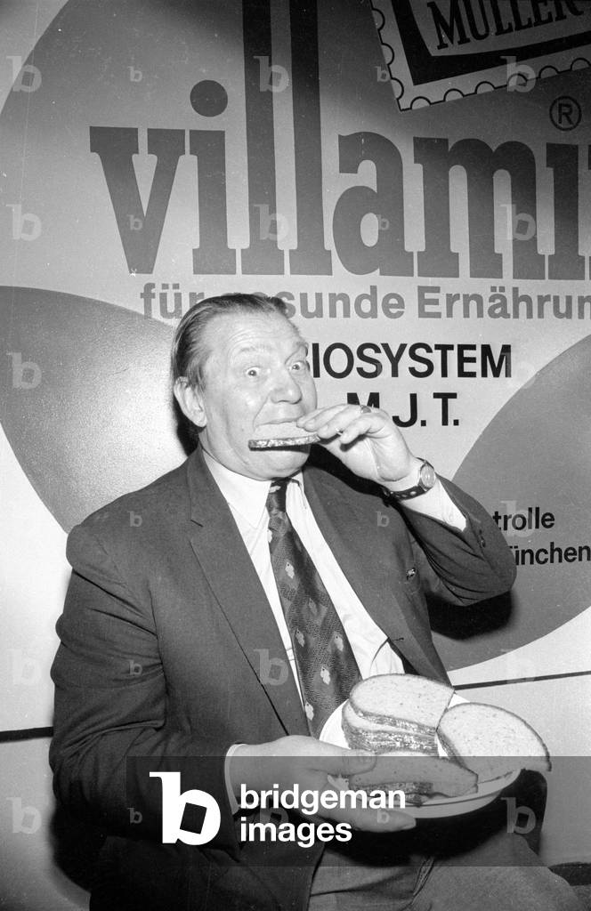 Villamin slimming bread, 1974 (b/w photo)