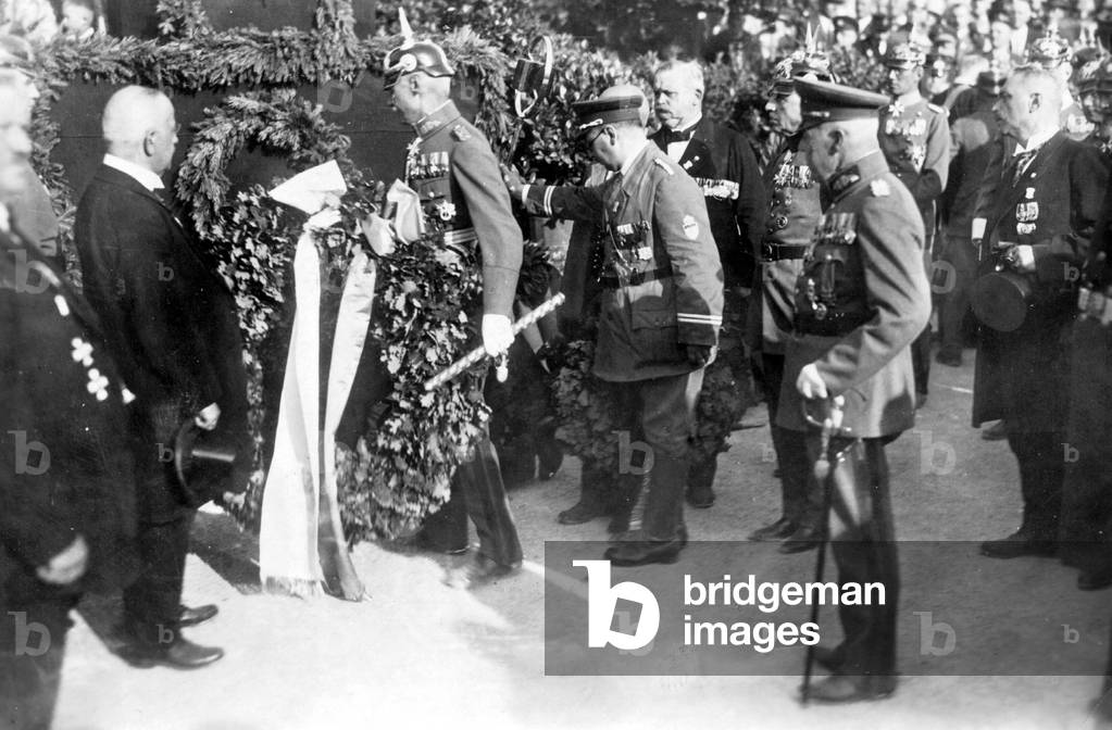 Prince Rupprecht of Bavaria at a wreath-laying ceremony on the 'Reichskriegertag' (b/w photo)