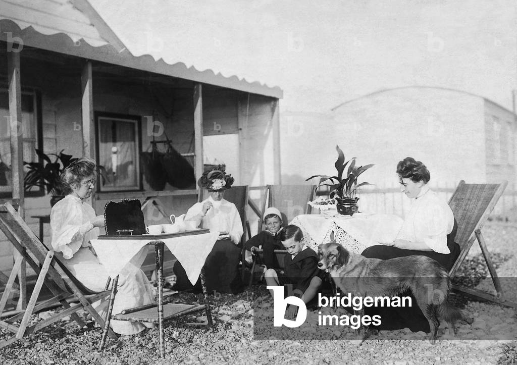 Summer breakfast at a country house, 1907 (b/w photo)