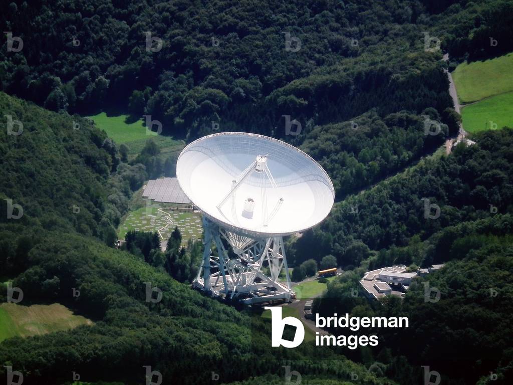 Effelsberg radio telescope in Bad Munstereifel, North Rhine-Westphalia, 2011 (photo)