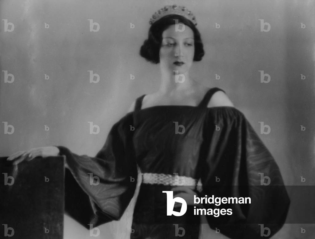 Portrait of a woman, 1935 (b/w photo)
