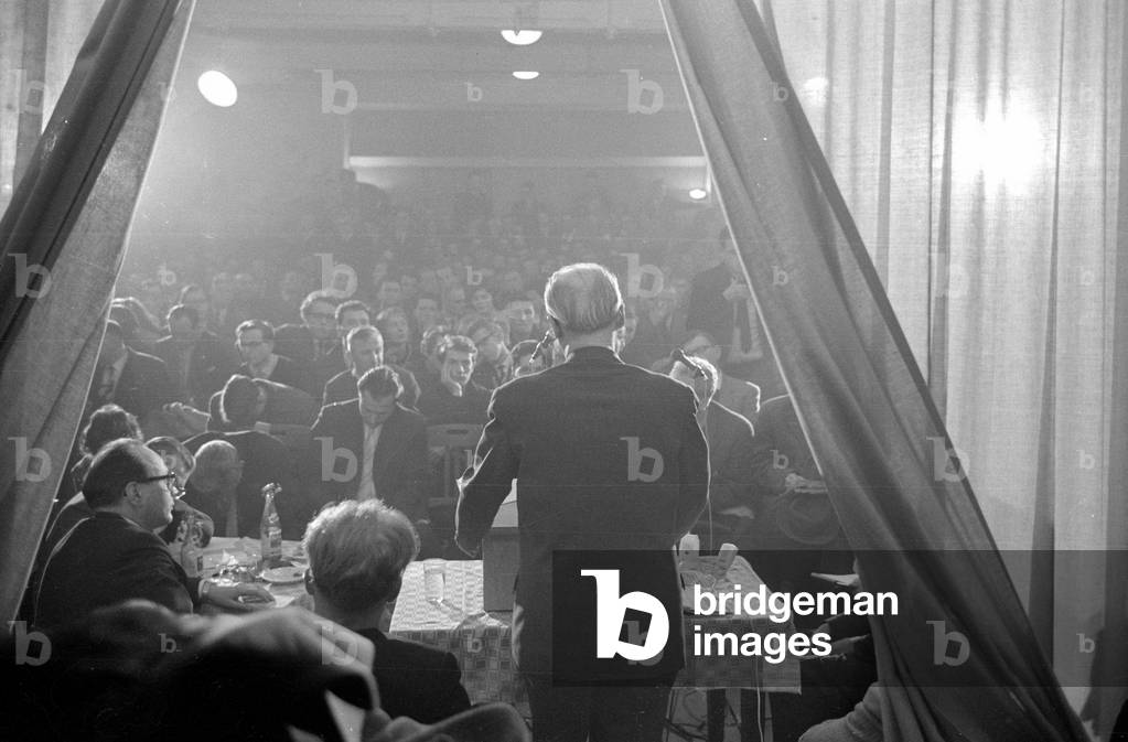 Johannes Dieckmann, President of the People's Chamber of the GDR, visits Marburg, 1961 (b/w photo)