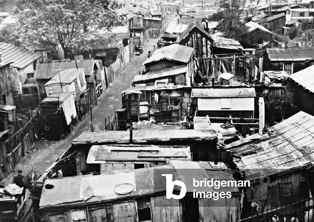 Poor housing in Paris, 1940 (b/w photo)