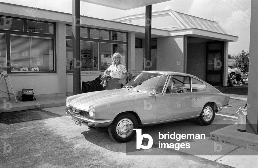 A woman posing with a Glas 1300 GT 2+2 coupe, 1963 (b/w photo)