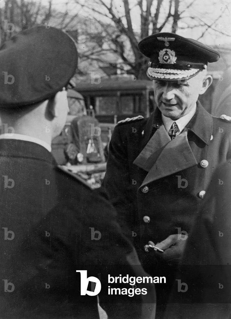 Karl Doenitz lends order to submariner, 1941 (b/w photo)