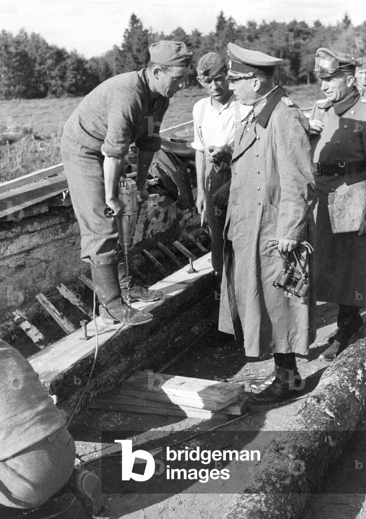 General Georg von Kuechler with an engineer near Leningrad, 1942 (b/w photo)