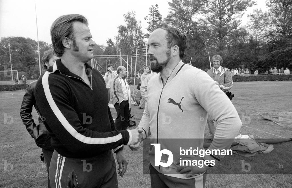 Klaus Wolfermann and Janis Lusis at the Mai-Sportfest in Burgkirchen, 1974 (b/w photo)
