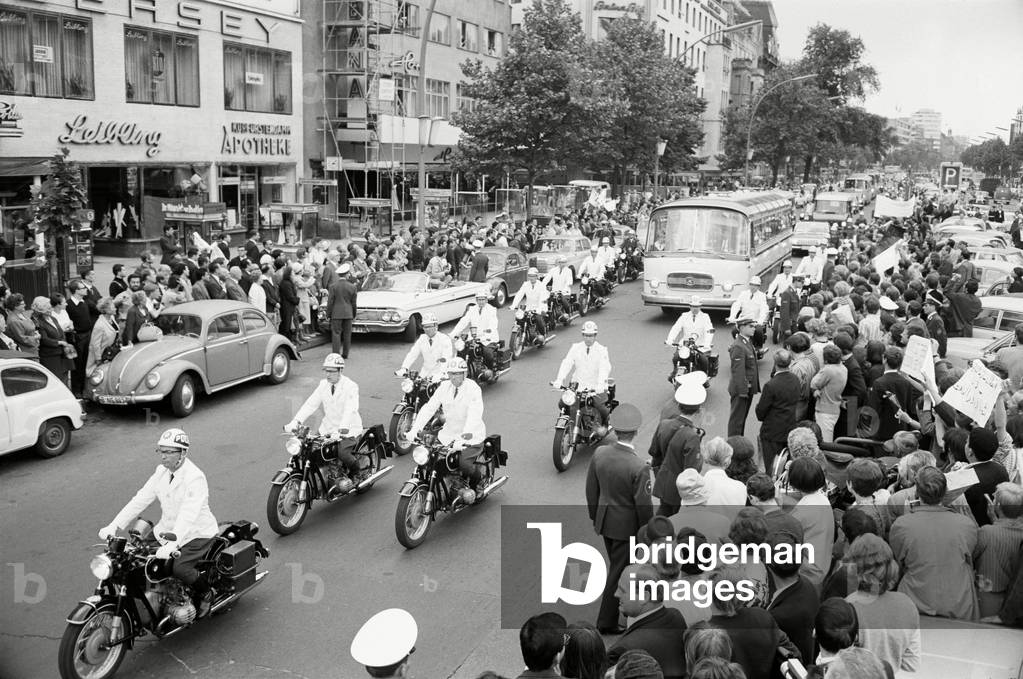 Police is escorting the Iranian visitors through Berlin, 1967 (b/w photo)