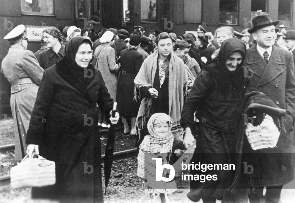 Ethnic Germans from Bessarabia, 1940 (b/w photo)