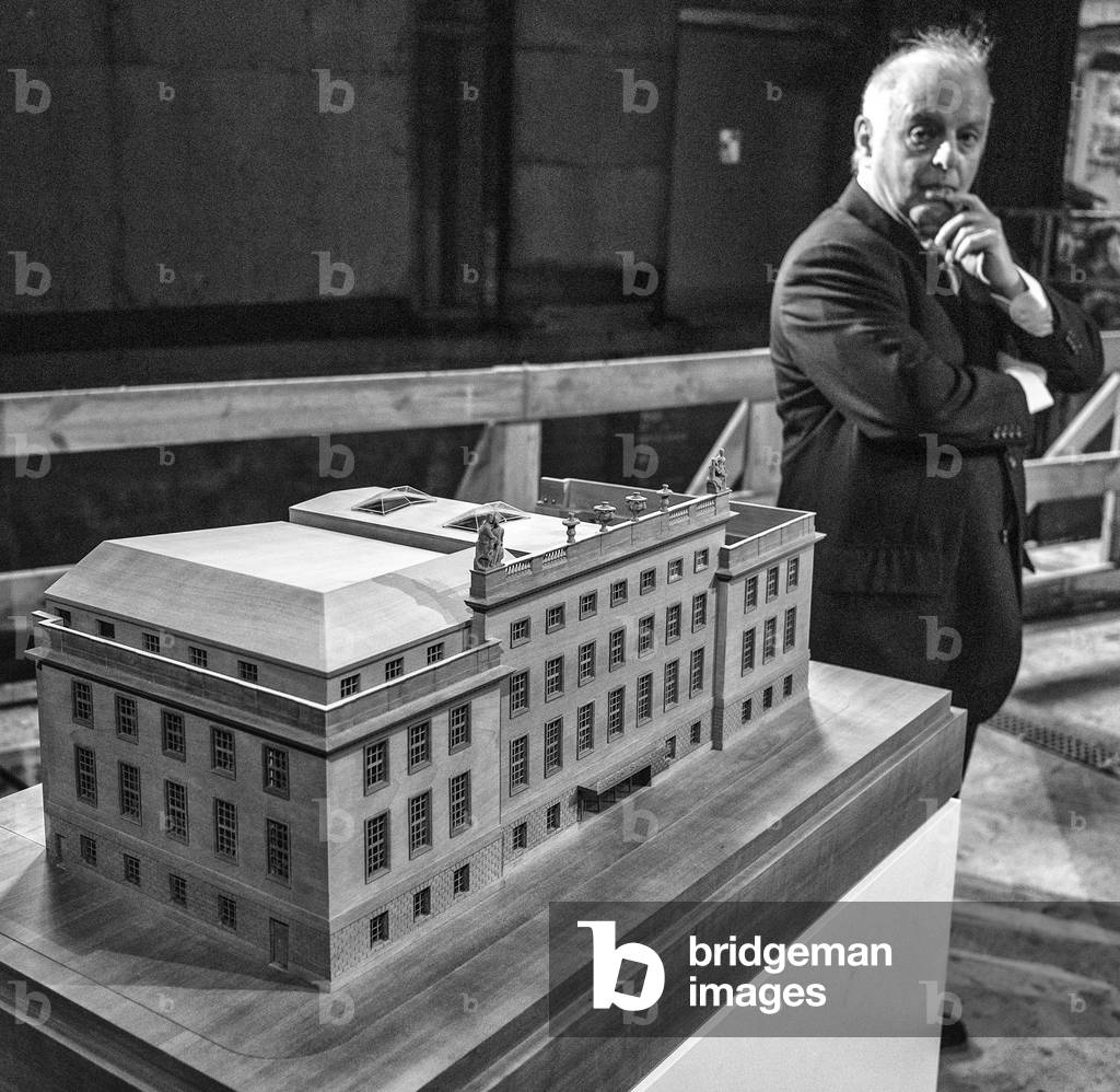 Daniel Barenboim with a maquette of the Barenboim-Said Akademy, a design by the architect Frank O. Gehry, Berlin, 6th May 2014 (b/w photo)