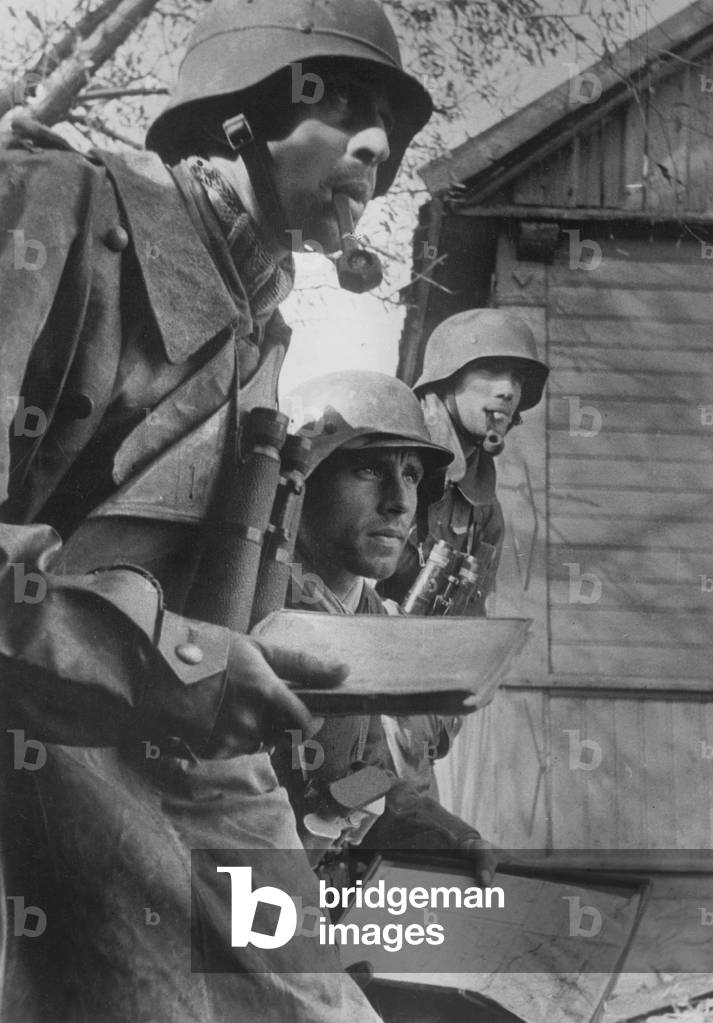 Forward observers on the Eastern front, 1944 (b/w photo)