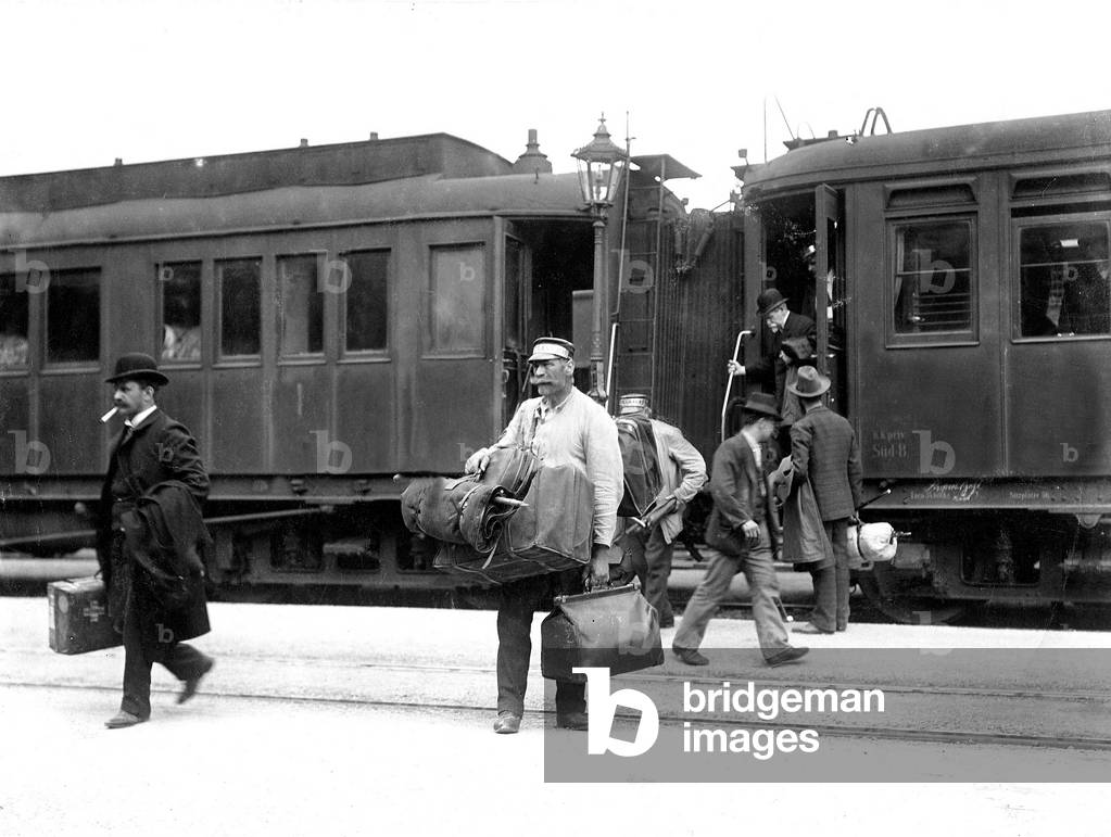 Porter at the railway station of Innsbruck (b/w photo)