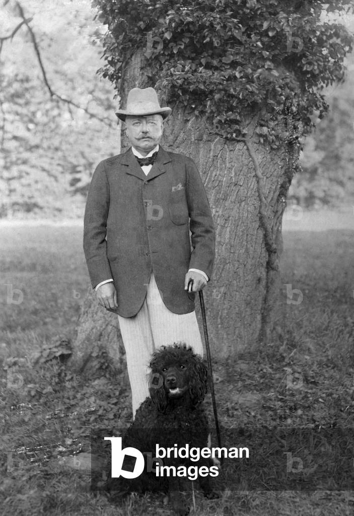 Bernhard von Buelow with dog, 1901 (b/w photo)