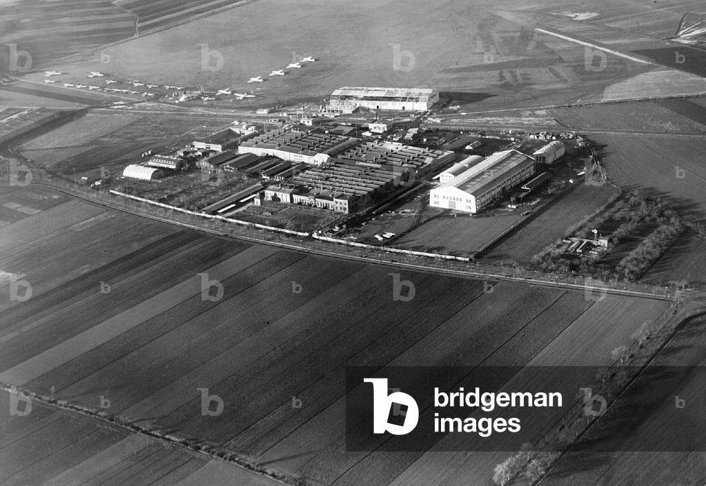 Junkers airplane factory in Dessau, 1926 (b/w photo)