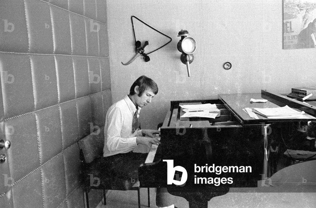 Homestory with Udo Juergens, 1970 (b/w photo)