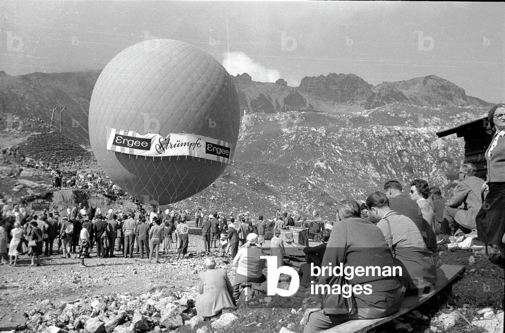 Preparations for the record flight with a hot air balloon, 1959 (b/w photo)