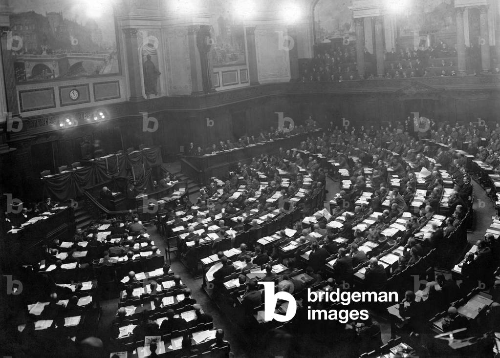Address of the Volksbeauftragter (people's representative) Friedrich Ebert, 1918 (b/w photo)