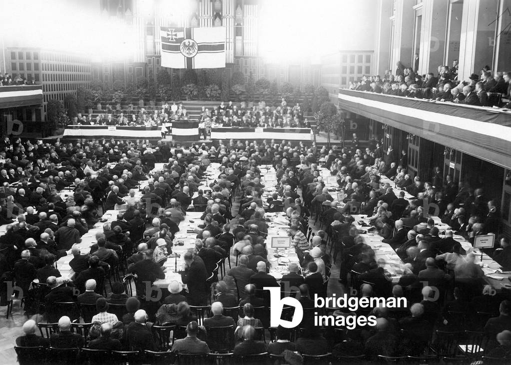 Party conference of the DNVP in Kassel, 1929 (b/w photo)