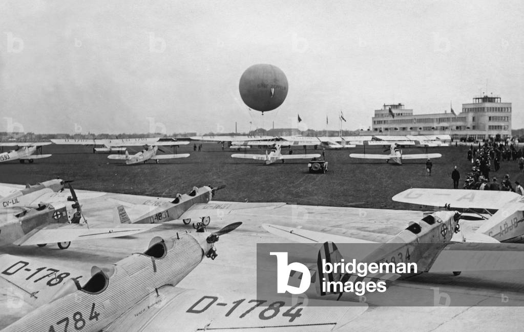 Opening of the Munich-Oberwiesenfeld airport, 1929