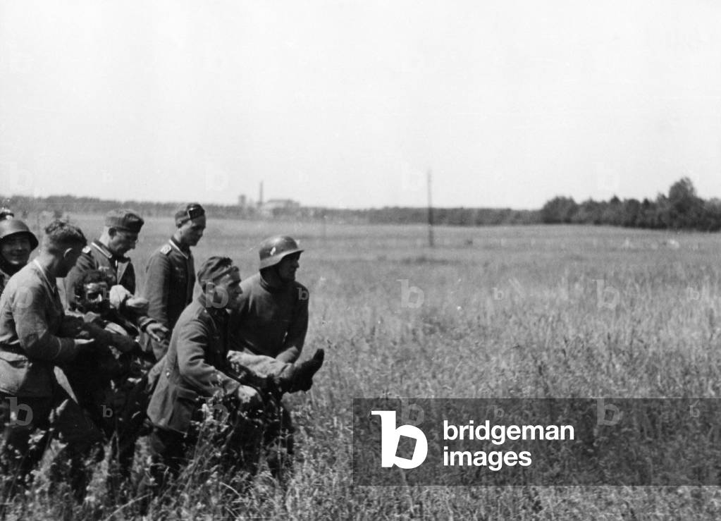 Salvage of a German wounded in France, 1940