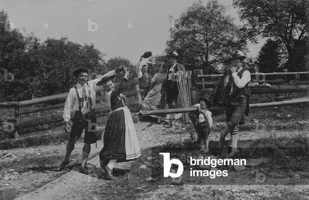 Bavarian folk costumes, 1903 (b/w photo)