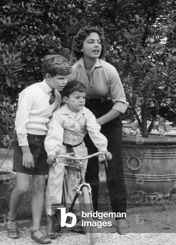 Ira von Fürstenberg in Venice, 1955 (b/w photo)