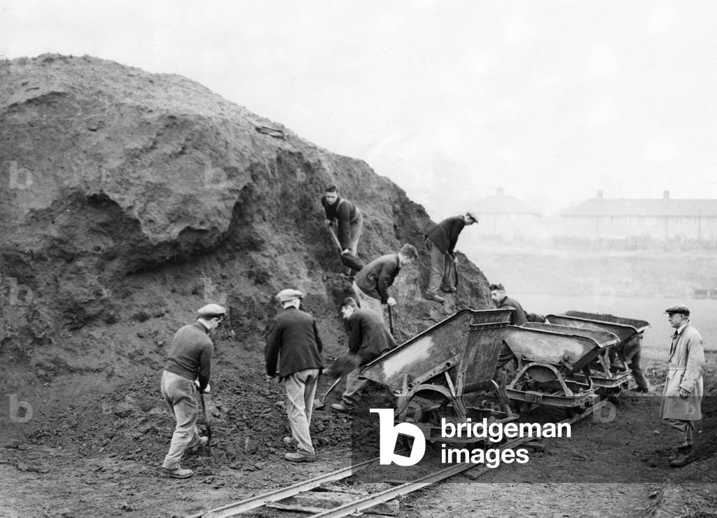 Workers in Carshalton, 1936 (b/w photo)