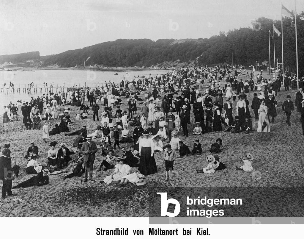 People on a beach holiday, 1913