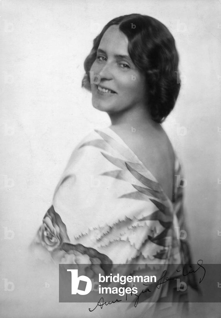 Portrait of a woman, 1931 (b/w photo)